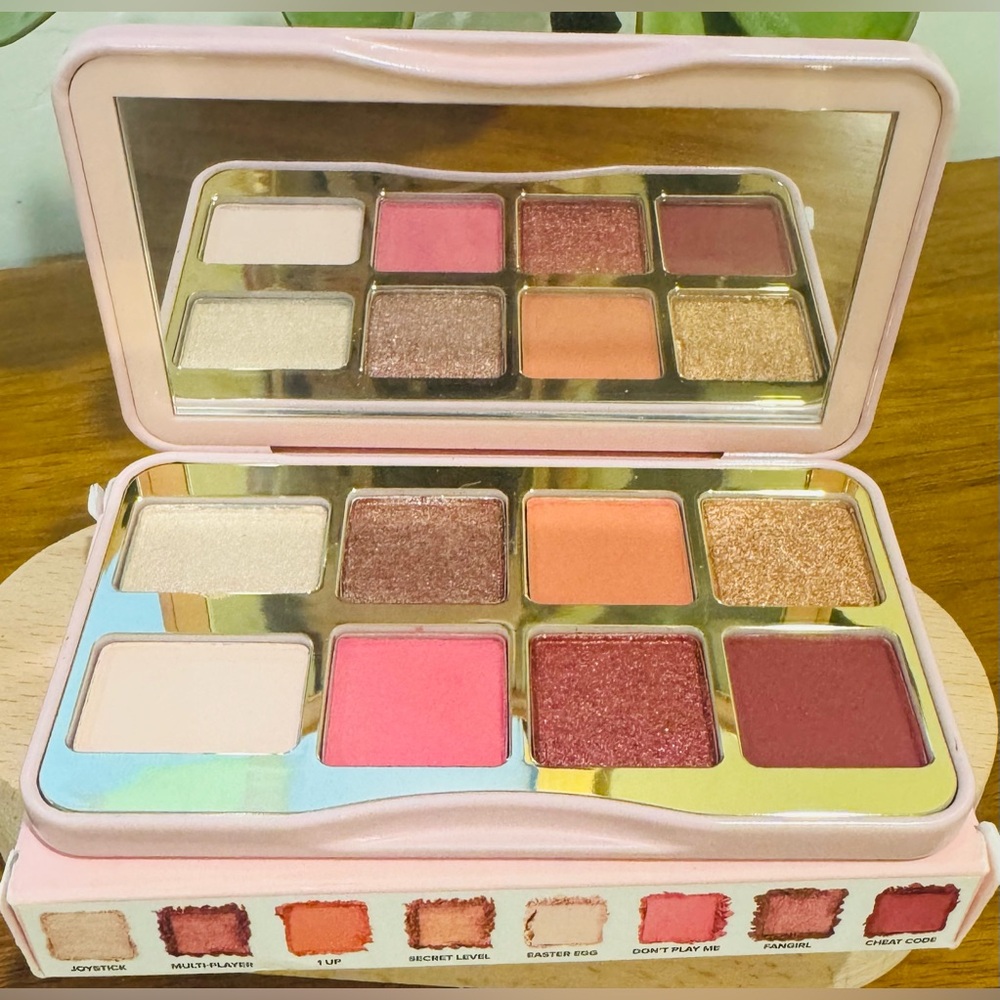 Let's Play Mini Eyeshadow Palette
Too Faced - Picture 6 of 6